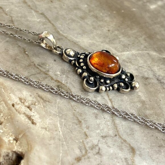 Sterling Silver 925 Oval Baltic Amber Ball Accent Pendant Necklace 18" Chain - Picture 6 of 16